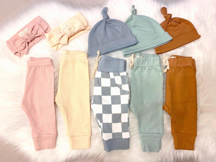 newborn baby girl leggings set with Headband, newborn baby boy joggers set with hat, blush pink cream blue checkered sage green brown, going home outfit, organic cotton baby pants ribbed knot tie hat headwrap headband bow, the mod mango baby boutique co