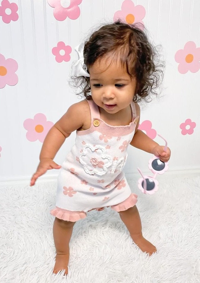 groovy ONE Flower First Birthday Outfit romper, Daisy 1st Birthday romper outfit baby girls, rainbow blush pink white yellow daisy flowers, one groovy baby, knitted knit baby romper, hand embroidered birthday outfit, spring summer birthday theme